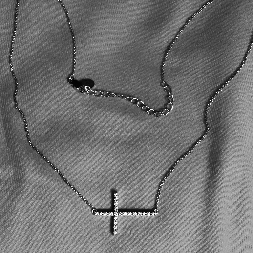 Silver necklace with diamond cross